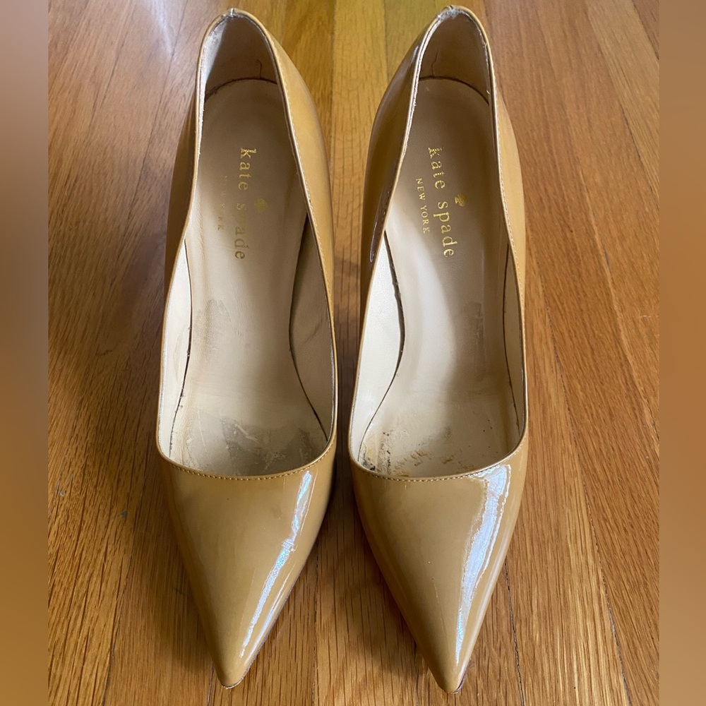 Preloved Kate Spade Licorice patent leather pumps nude/tan size 5